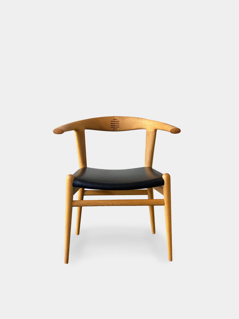 Bulls Chair by Hans J. Wegner