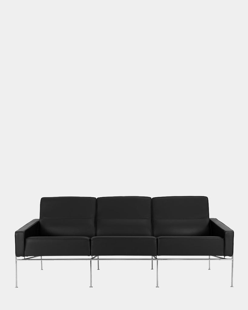 Airport sofa by Arne Jacobsen